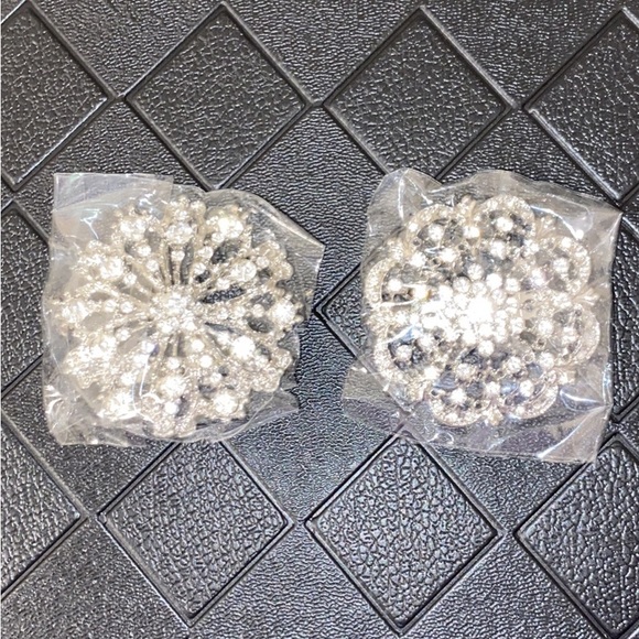 Brooches - Picture 2 of 2